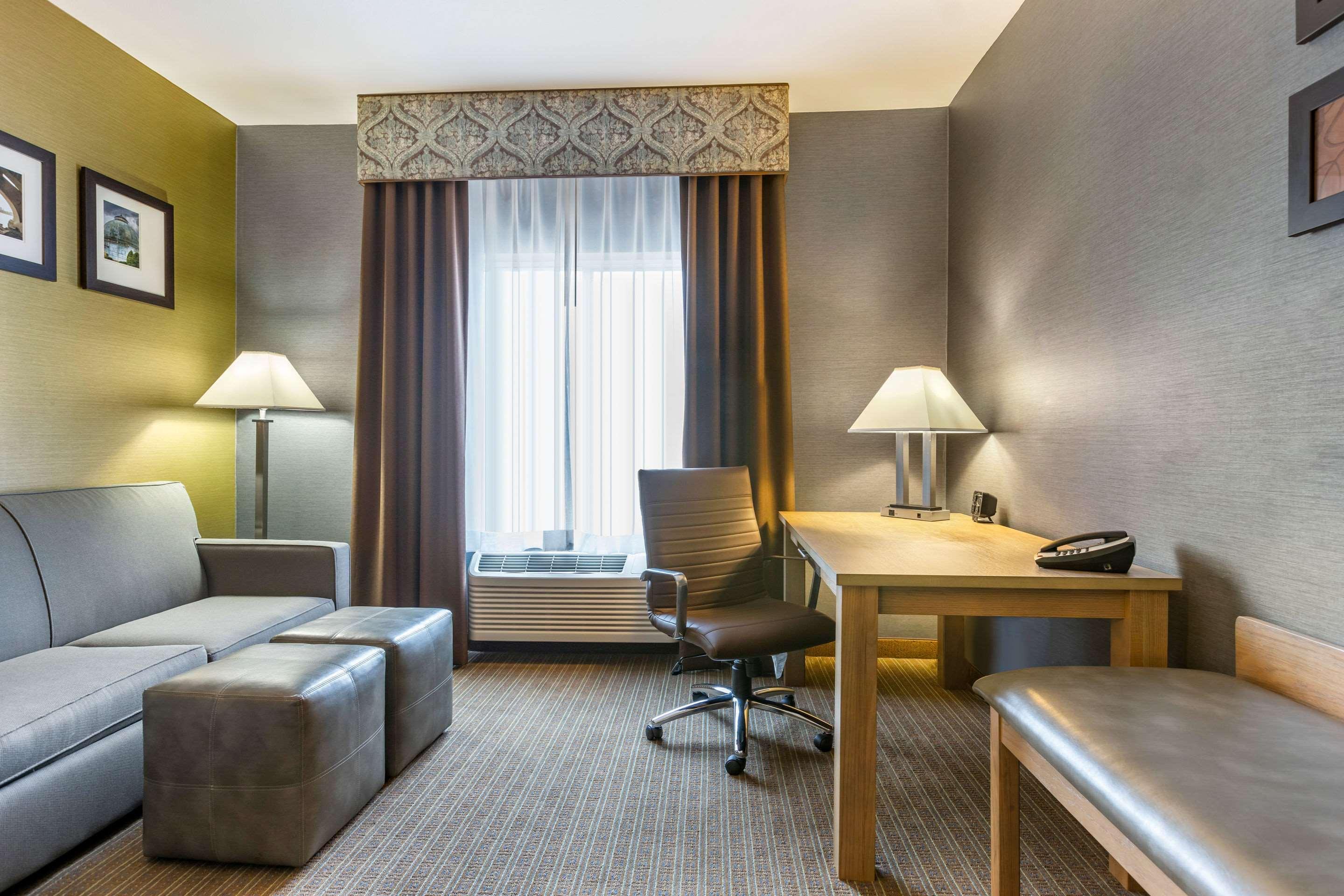 Comfort Suites Southgate-Detroit Екстер'єр фото