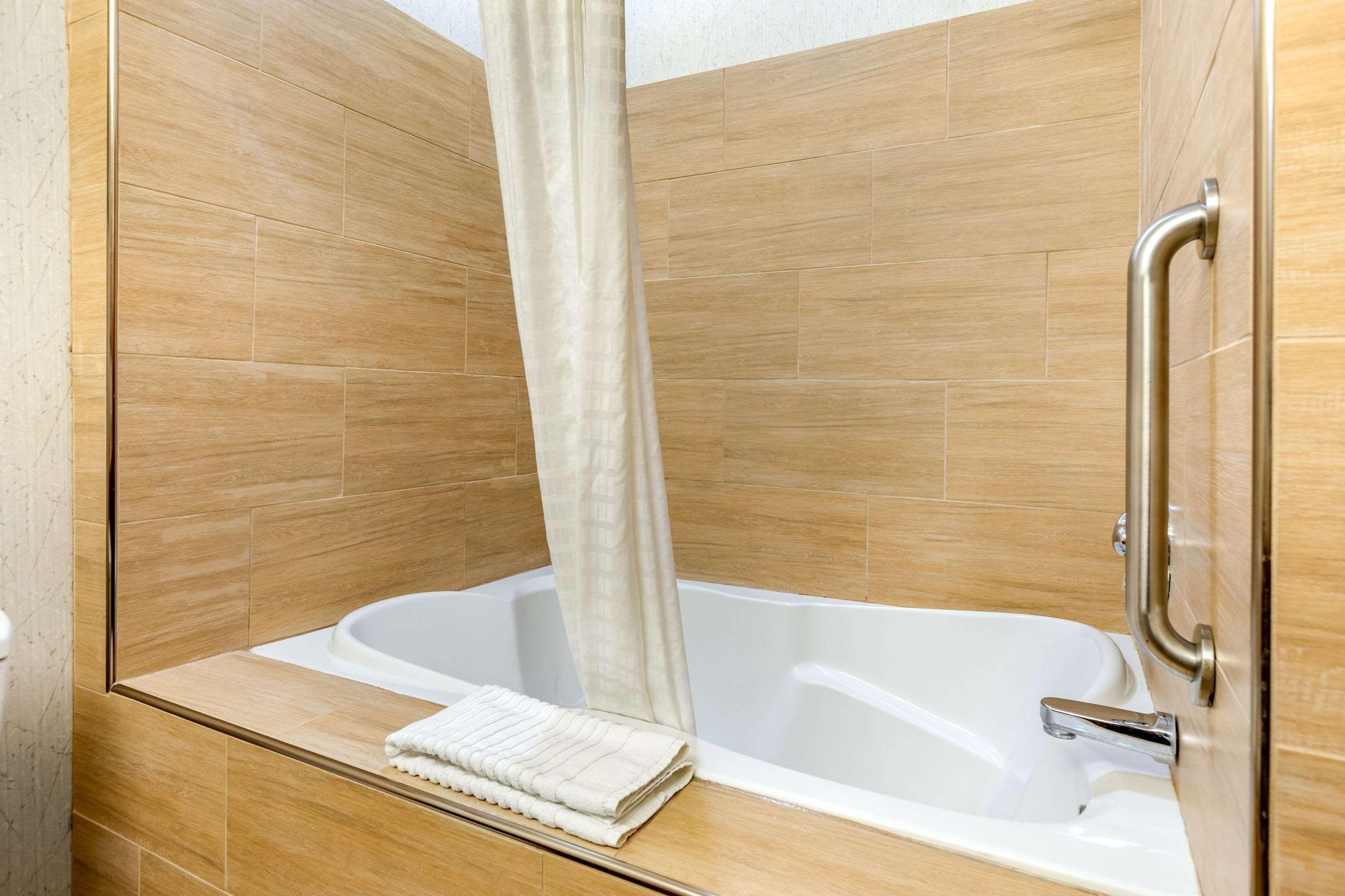 Comfort Suites Southgate-Detroit Екстер'єр фото