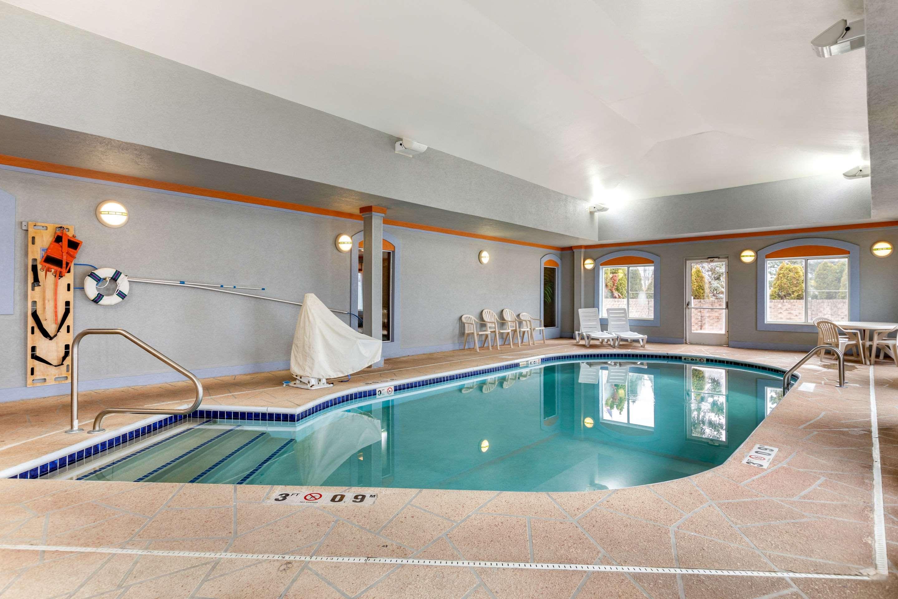 Comfort Suites Southgate-Detroit Екстер'єр фото